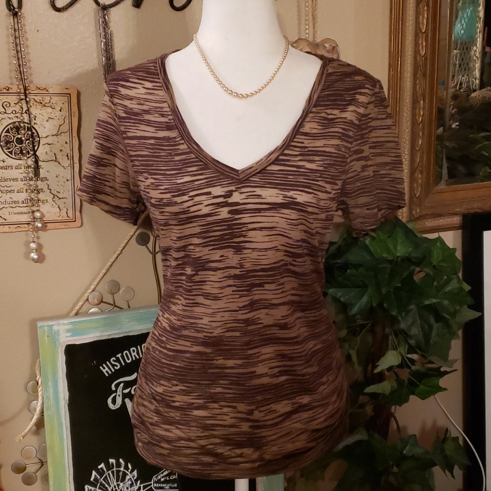 Kavio! V-Neck Shirt New without Tags Size Large